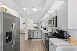 10435 St Tropez Pl, Tampa, FL 33615 - Photo 9