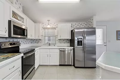 37443 Gill Avenue, Zephyrhills, FL 33541 - Photo 17