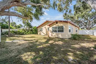 10502 Orange Blossom Ln, Seminole, FL 33772 - Photo 17