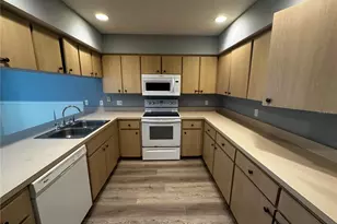 2082 Old Arbor Ct, Sarasota, FL 34232 - Photo 11