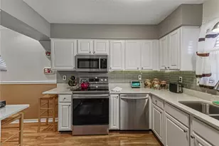 29235 Princeville Dr, San Antonio, FL 33576 - Photo 7