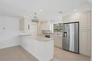 8235 39th Ave N, Saint Petersburg, FL 33709 - Photo 7