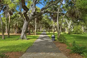 8235 39th Ave N, Saint Petersburg, FL 33709 - Photo 41