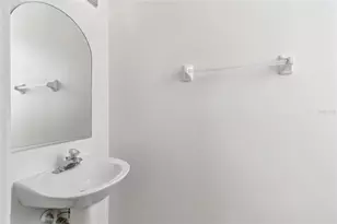 571 Shoreham Ct NE, Saint Petersburg, FL 33716 - Photo 15