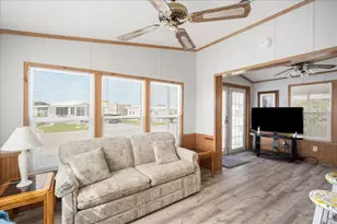 35045 Cynthia Ave, Zephyrhills, FL 33541 - Photo 9