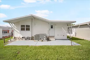 35045 Cynthia Ave, Zephyrhills, FL 33541 - Photo 21