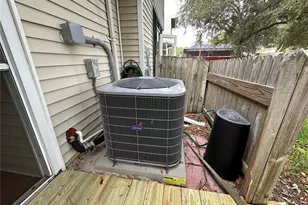 8713 Liberty Pl, Tampa, FL 33615 - Photo 17