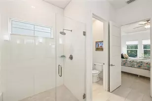 1025 Seagrape Dr, Ruskin, FL 33570 - Photo 23