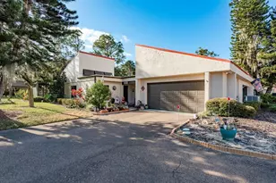 102 Capri Ct S, Plant City, FL 33566 - Photo 1