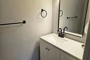 8806 Bay Pointe Dr, Tampa, FL 33615 - Photo 7