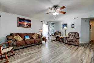 10151 Hamp Dr, Dade City, FL 33525 - Photo 7