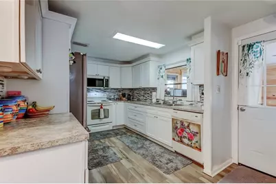 10151 Hamp Drive, Dade City, FL 33525 - Photo 17