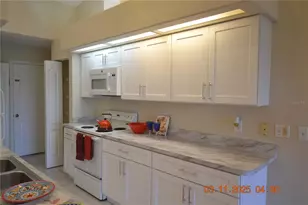 204 Hemingway Dr, Oldsmar, FL 34677 - Photo 9