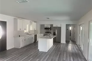 321 Shore Dr E, Oldsmar, FL 34677 - Photo 3