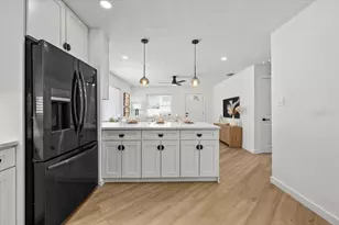 742 91st Ave N, Saint Petersburg, FL 33702 - Photo 9