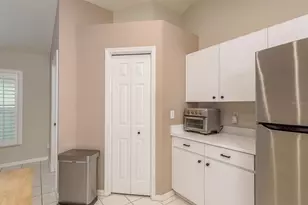 3304 Red Mulberry Ct, Tampa, FL 33618 - Photo 17