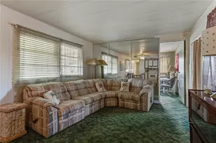 38452 Beniger Dr, Zephyrhills, FL 33540 - Photo 9