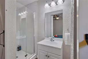 623 Mound Park Way S, Saint Petersburg, FL 33701 - Photo 37