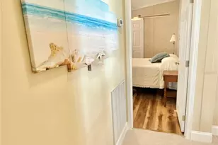 6834 Mt Pleasant Rd NE, Saint Petersburg, FL 33702 - Photo 9