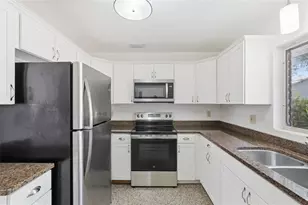 42 Lake Shore Dr, Palm Harbor, FL 34684 - Photo 9