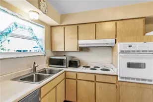 735 Torrey Pines Ave, Sun City Center, FL 33573 - Photo 17