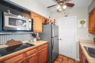 401 Davison Ave NE, Saint Petersburg, FL 33703 - Photo 11