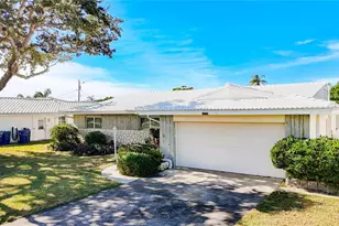 10340 Monarch Dr, Largo, FL 33774 - Photo 3