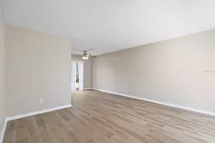 2107 Shady Point Ln, Brandon, FL 33510 - Photo 7