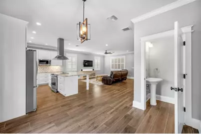 319 W Giddens Avenue, Tampa, FL 33603 - Photo 23