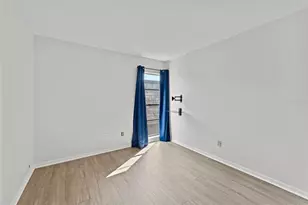 15233 W Pond Woods Dr, Tampa, FL 33618 - Photo 25