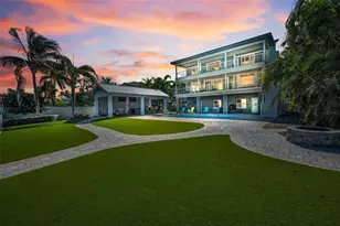 297 1st St W, Saint Petersburg, FL 33715 - Photo 9