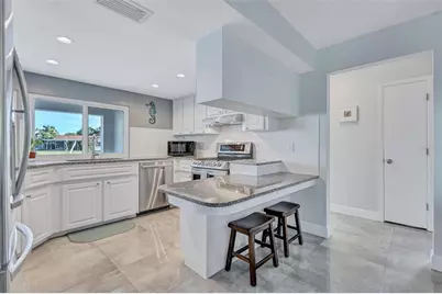 4400 Beach Drive SE, Saint Petersburg, FL 33705 - Photo 11