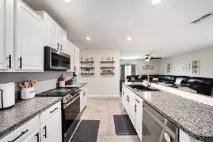 17211 Beach Buttercup Pl, Wimauma, FL 33598 - Photo 9