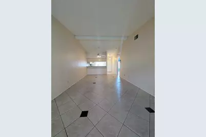 7241 Parkside Villas Drive N, Saint Petersburg, FL 33709 - Photo 7