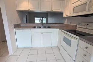 7241 Parkside Villas Dr N, Saint Petersburg, FL 33709 - Photo 5