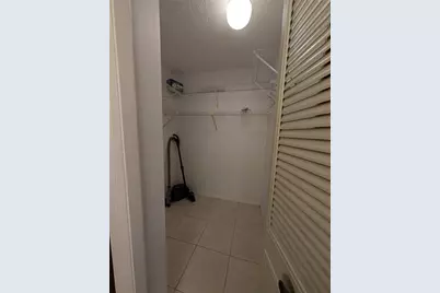 7241 Parkside Villas Drive N, Saint Petersburg, FL 33709 - Photo 15