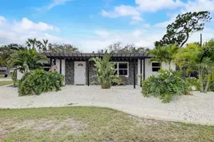 1558 Delaware Ave NE, Saint Petersburg, FL 33703 - Photo 1