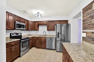 7395 18th St N, Saint Petersburg, FL 33702 - Photo 3