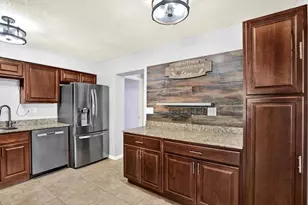 7395 18th St N, Saint Petersburg, FL 33702 - Photo 7