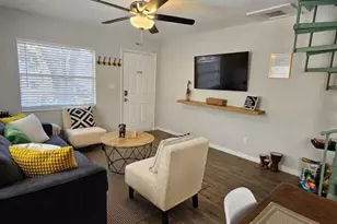 10213 N Ojus Dr, Tampa, FL 33617 - Photo 5