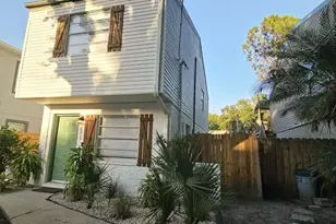 10213 N Ojus Dr, Tampa, FL 33617 - Photo 1