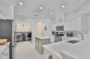 2219 Platinum Dr, Sun City Center, FL 33573 - Photo 9