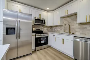 463 Davison Ave NE, Saint Petersburg, FL 33703 - Photo 9