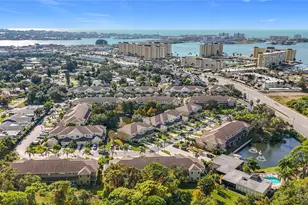 11142 Kapok Grand Cir, Saint Petersburg, FL 33708 - Photo 17