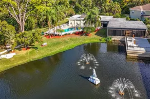 11142 Kapok Grand Cir, Saint Petersburg, FL 33708 - Photo 11