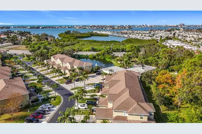 11142 Kapok Grand Circle, Saint Petersburg, FL 33708 - Photo 3