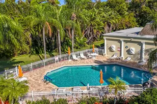 11142 Kapok Grand Cir, Saint Petersburg, FL 33708 - Photo 5