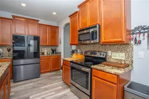 10924 Rainbow Pyrite Dr, Wimauma, FL 33598 - Photo 11