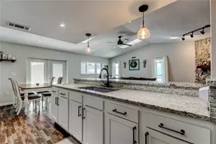 10608 Oakhaven Dr, Pinellas Park, FL 33782 - Photo 5