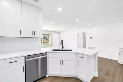 4891 Venetian Boulevard NE, Saint Petersburg, FL 33703 - Photo 7